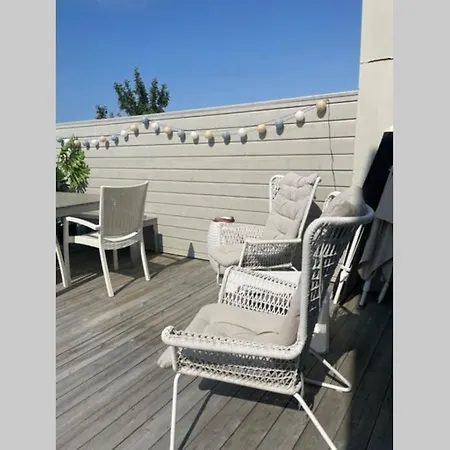 別荘 Townhouse With Fantastic Outdoor Area