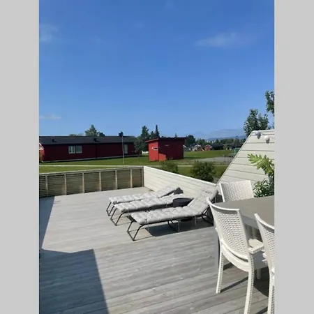 Townhouse With Fantastic Outdoor Area 別荘 *