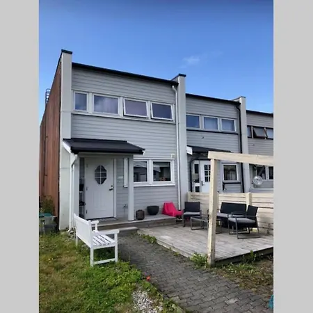 Townhouse With Fantastic Outdoor Area *