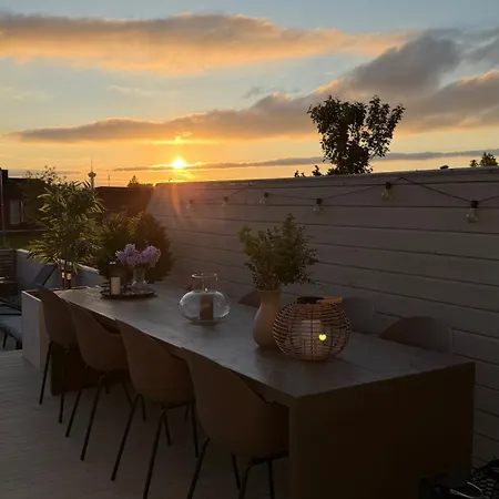 Townhouse With Fantastic Outdoor Area Nyaraló