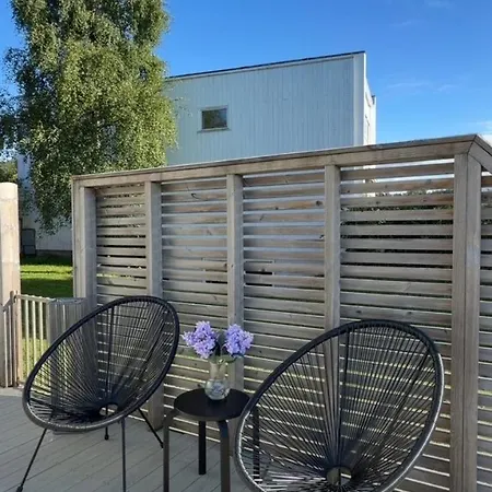 Townhouse With Fantastic Outdoor Area *